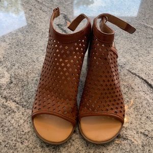 Nine West Girls Brown Sandals size 3